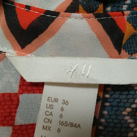 💥5 for $20💥Aztec print sheer  button top by H&M - Picture 3 of 4